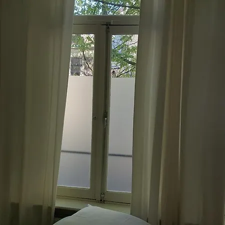 ベッド・アンド・ブレックファスト Amsroom